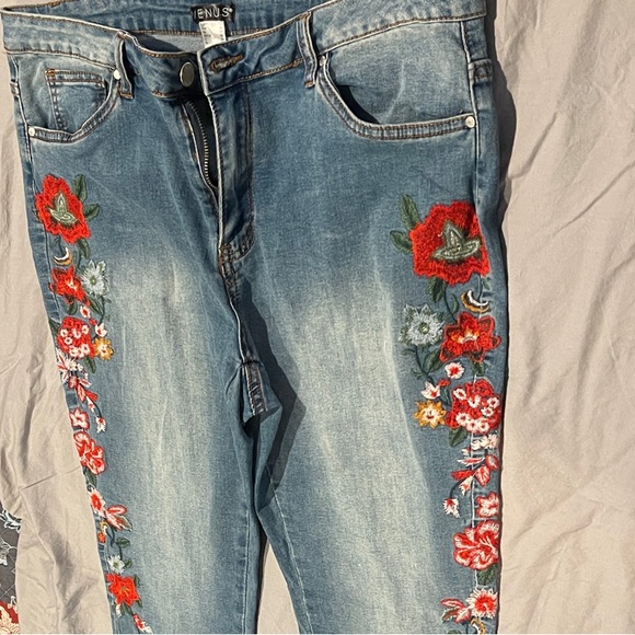 VENUS Denim - VENUS Blue Skinny Jeans with Red Floral Embroidery
